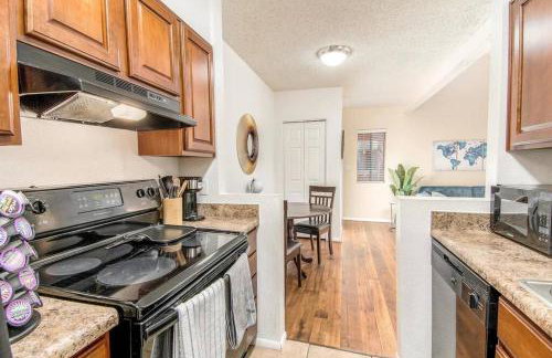 Sunny King-sized 1BD Condo near UofA and UMC w Pool, Parking - Foto 8