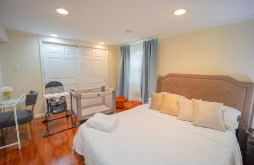 Bright 3bed basement with backyard & free parking - Foto 14