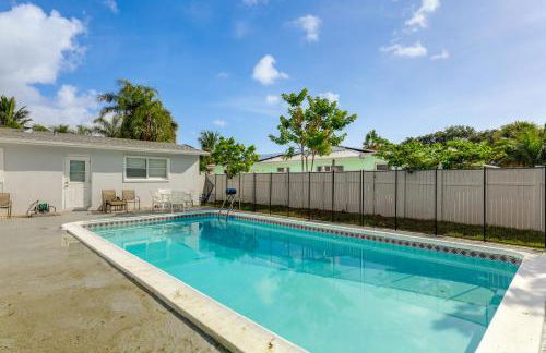 3 Mi to Riviera Beach! Group-Friendly Home with Yard - Foto 27