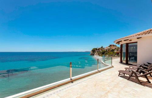 Villa Irene, Large First Line Villa wíth amazing sea- and coast views and large private swimming pool! - Photo 3