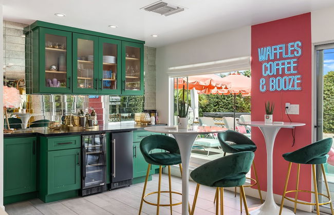 The Beverly - Photo 10