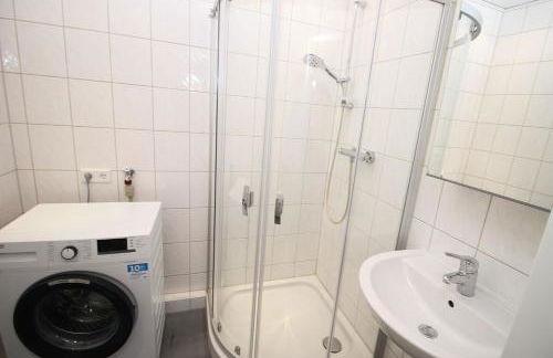 Cozy Apartment with Balcony - Foto 17