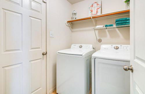 Suburban Home in Magnolia with Fenced Yard - Foto 23