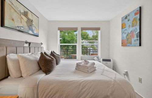 Free Parking - City Views - Near Attractions - Foto 2