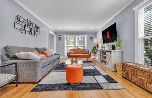 Modern Luxury with Pool Table 3BR-5BD Sleeps 10 - Foto 1