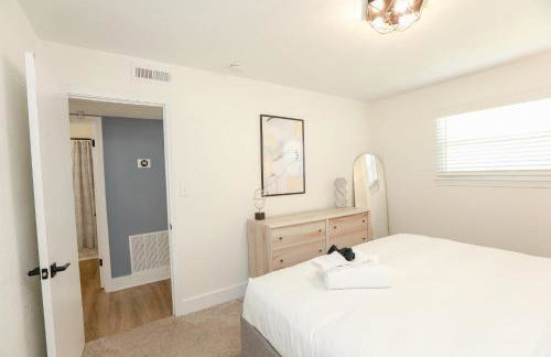 Sojourn's Harborage Jellyfish Suite Near Beach - Photo 19