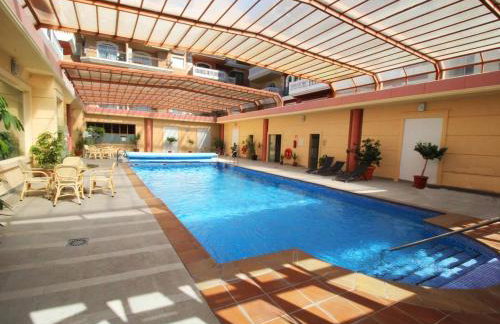 ÁTICO DELUXE entre CENTRO y PLAYA Salinas con TERRAZA, WIFI, PISCINA climatizada, GYM, SAUNA y GARAJE -Smart TV - Foto 17