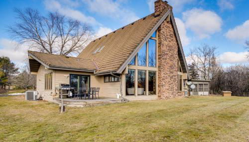 All-Season Lodge 40 Acres Walk to Elkhart Lake! - Foto 3