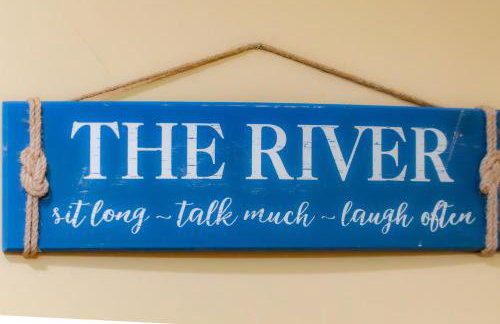 Stunning Salmon Riverfront Cabin - Foto 17