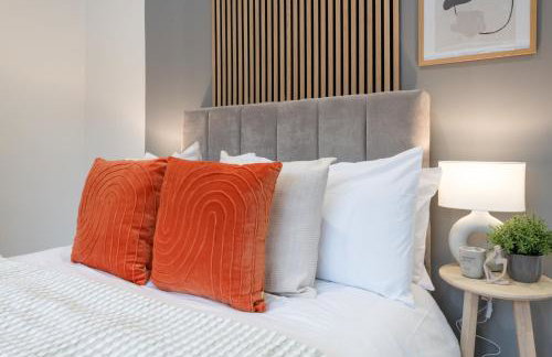 Spacious Modern 2BR - Parking - Workspace Area, Ideal for Contractors & Long Stays - NordStay - Foto 25