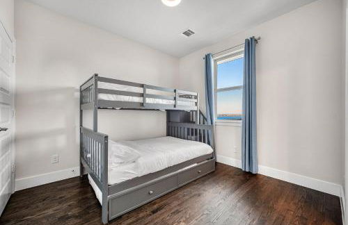 Stylish 4BR Lake House - Foto 21