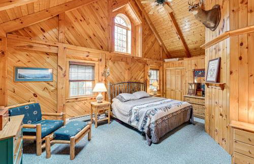 On-Site Pond and Trails Lake Luzerne Cabin - Foto 15