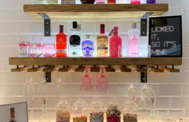 Boutique Bath apartment with 2 beautiful bedrooms - Photo 3