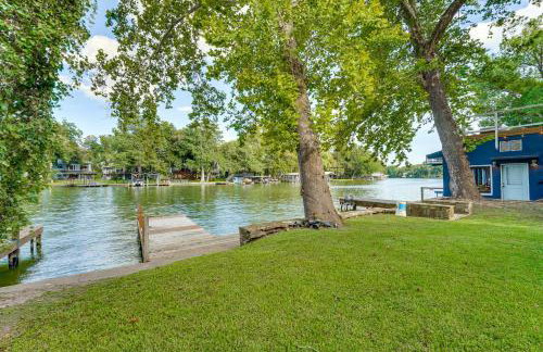 4-Season Boathouse, Hot Tub! Guadalupe River Oasis - Foto 48