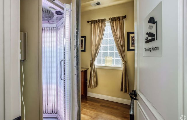 New Elegant 1BR Retreat Heated Pool Gym Sauna - Photo 29