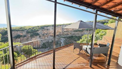 Το ΦΑΡΑΓΓΙ Του ΠΑΡΝΑΣΣΟΥ - Foto 2