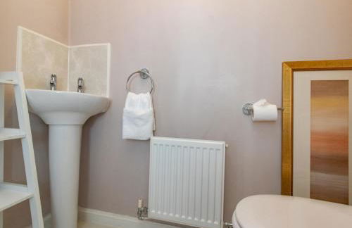 Charming 4-Bedroom Home in the Heart of Coxhoe - Pass the Keys - Foto 33