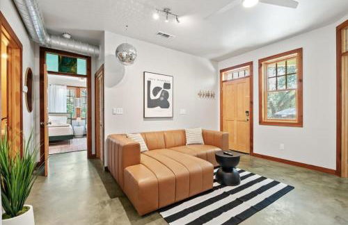 Urban Cowboy Villas - Heart of 704 - Foto 10