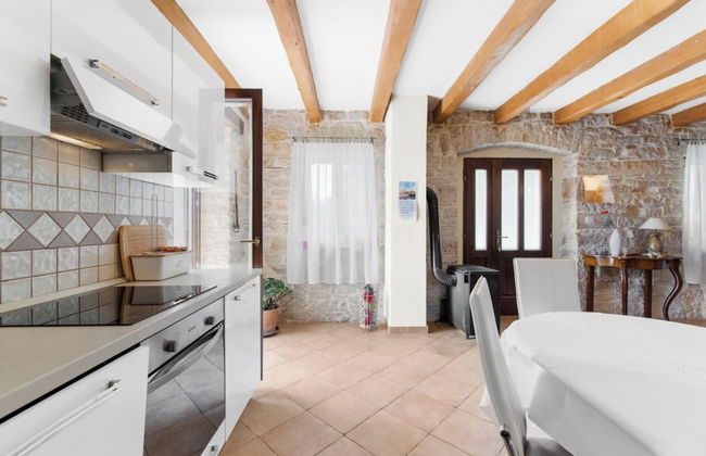 Holiday House with Pool Villa Ladybug - Photo 10