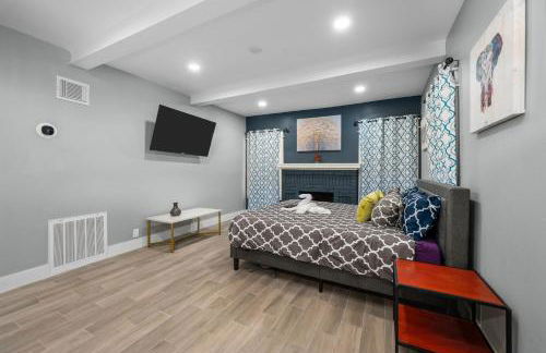 Modern Studio Retreat with Free Park - Foto 9