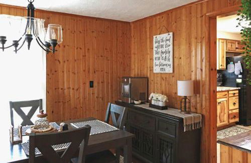 Mountain Cabin w Hot Tub Deck Grill & Fire Pit - Foto 13