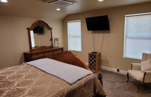 Newly remodeled mountain home! - Photo 15