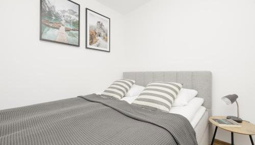 Elegant Grey Apartment Wspólna Śródmieście in Warsaw by Noclegi Renters - Foto 5