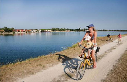 3 Bedroom Nice Home In Albarella Ro - Foto 56