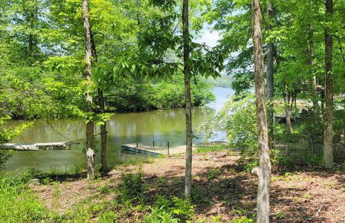 Kayaks and Boat Dock Lakeside Hot Springs Retreat - Foto 33