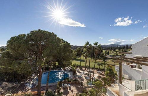 Stylish Penthouse Duplex at Matchroom Country Club - Photo 8