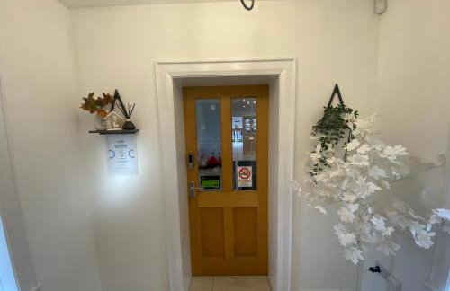 Rostrevor Valley 6-Br Sleeps 20 w Hot Tub & View - Photo 37