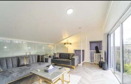 New Modern Stylish Villa Near City Centre Birmingham, with outdoor Hot Tub - Foto 1