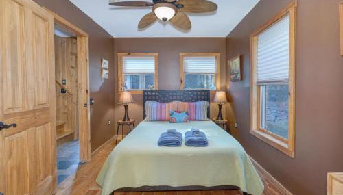 Cabin in Lost City WV with Hot Tub and Pet Friendly - Foto 5