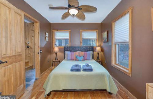 Cabin in Lost City WV with Hot Tub and Pet Friendly - Foto 5