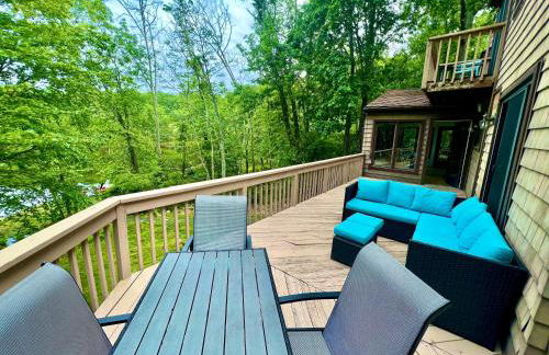 Spacious Waterfront Mansion wHot tubPoolTable - Foto 28