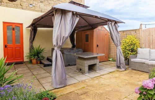 Annexe with Courtyard & Hot Tub Option - Foto 18