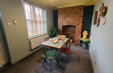 Paget Cottage a cosy and comfy 2 bedroom cottage with parking to the rear and a short drive from Cannock town centre - Foto 18
