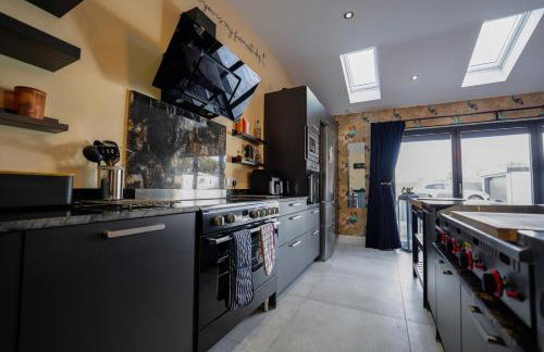 Walk Lane Chic 1bed , Luxury Kitchen Area , Parking , WiFi - Foto 2