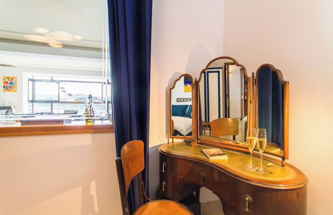 A Magnificent Sunny Seafront Apart Sliema - Photo 27