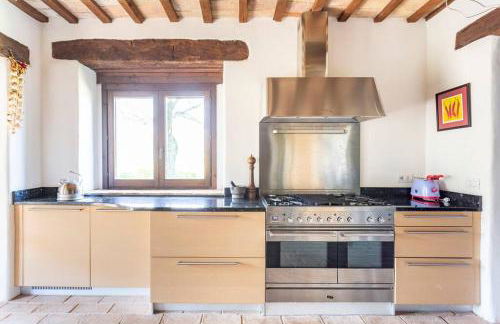 Luxury Villa with Pool, Stunning Location - Foto 13