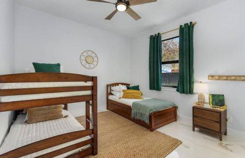 Peaceful retreat FREE heated salt water pool! - Foto 10