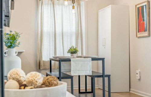 Central Denver Hangout with Huge Backyard - Foto 14