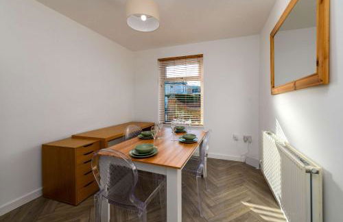 Welsh 3 Bedroom Retreat w Garden Parking Wifi - Photo 13