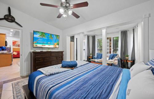 Chic 4BR Home Hot Tub Game Room - Foto 7