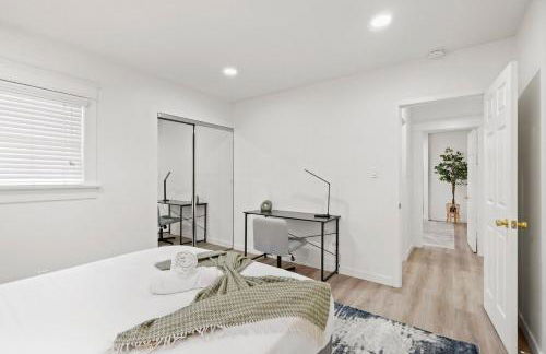 1 mile from the Beach Fire Pit, Patio, Parking! - Foto 35