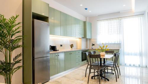 Ameda Luxury Apartments - Photo 4, stove