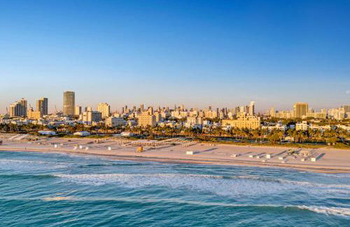 Crown Jewel of Ocean Drive- 2 story Penthouse, 4 Bedrooms & Private rooftop spa - Foto 36