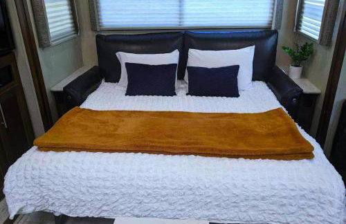 RV42 with Large Deck on a Creek - Foto 16