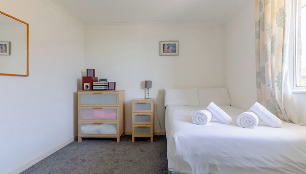 Homely 1 Bedroom Apartment in Beckton With Parking - Foto 2, Habitación
