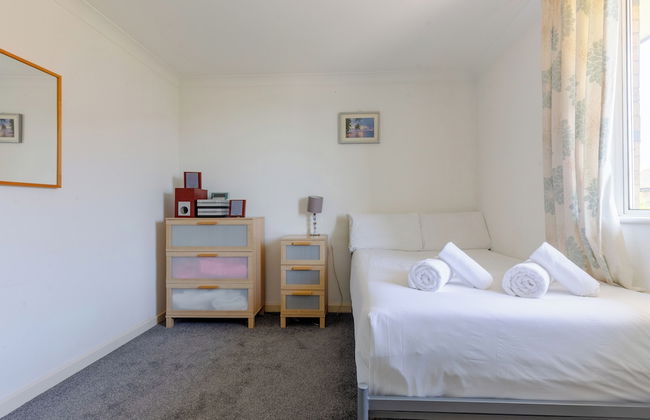Homely 1 Bedroom Apartment in Beckton With Parking - Foto 1